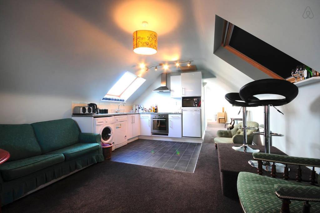 Jurassic Loft Apartment Weymouth Værelse billede